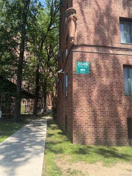 2049 McGraw AVE #6H, Bronx, NY 10462
