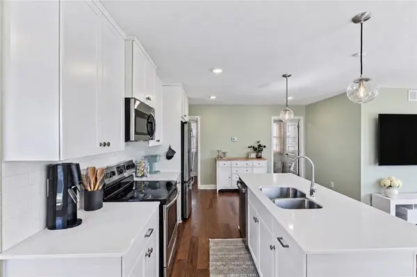 8828 SW 9th ST, Blue Springs, MO 64064