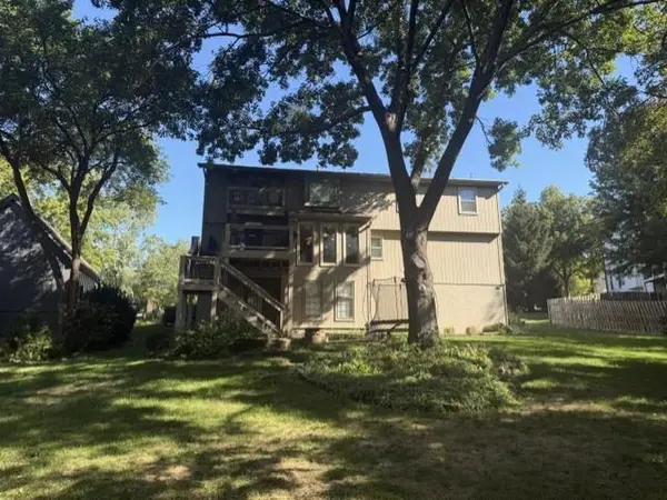 18401 W 114th TER, Olathe, KS 66061