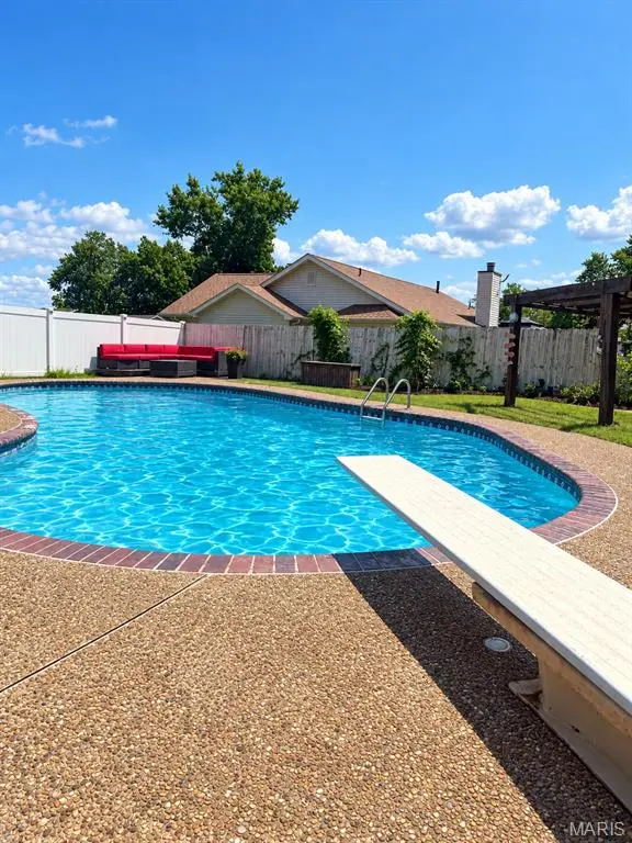 111 Valvero DR, St Charles, MO 63304