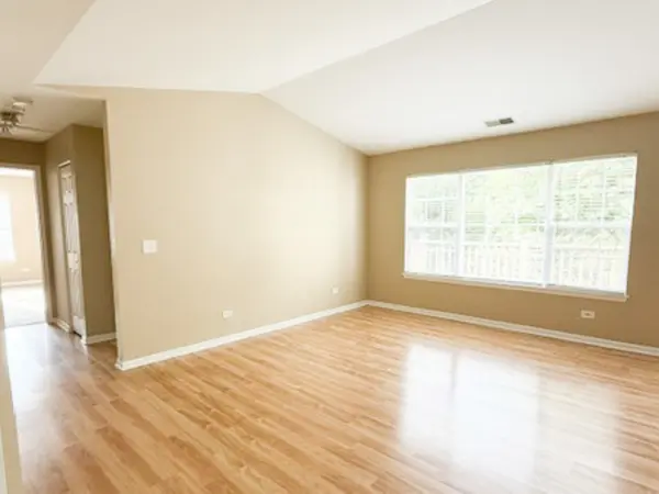 1303 N Red Oak CIR #4, Round Lake Beach, IL 60073