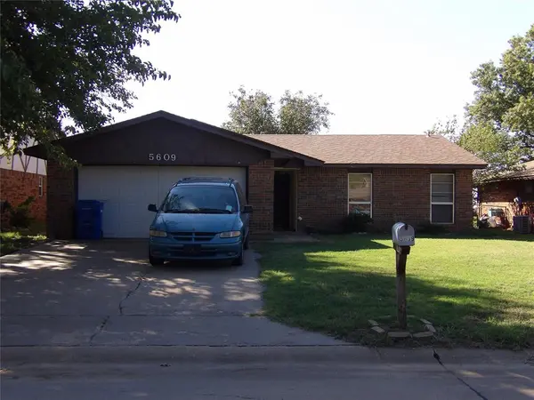 5609 Fountain Head DR, Enid, OK 73703