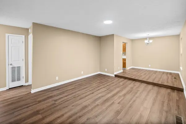 512 Indian Ave, Oak Grove, KY 42262