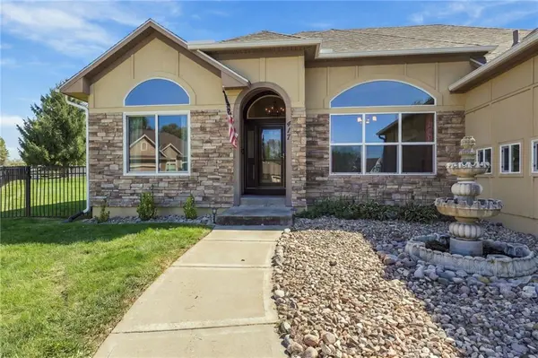 417 SE Hackamore CT, Lee's Summit, MO 64082