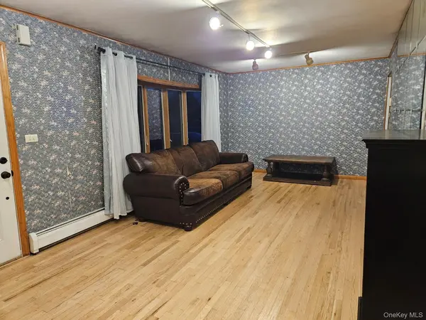 132 Maple AVE, Bethpage, NY 11714
