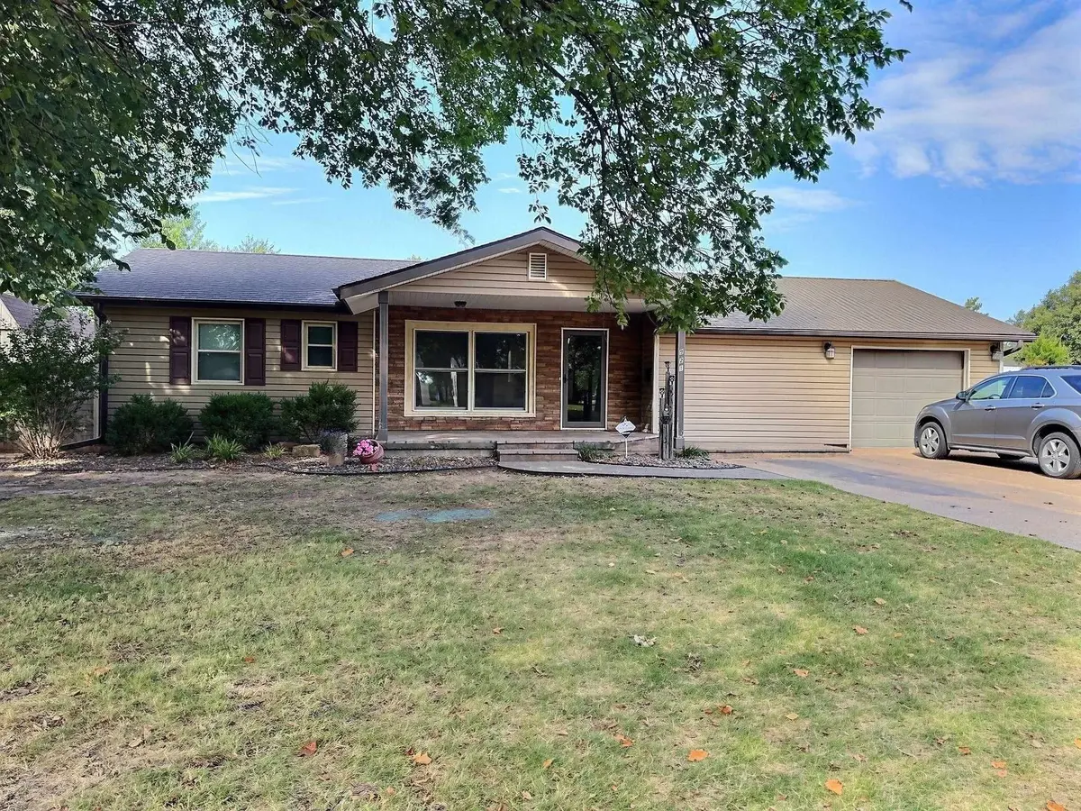 921 Lawrence, Pratt, KS 67124