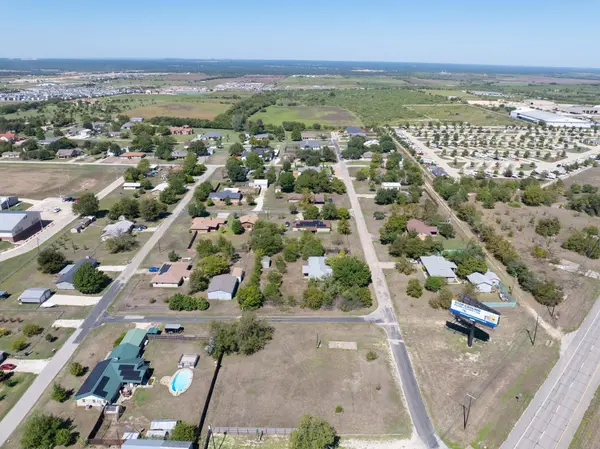 111 N 9th ST, Jarrell, TX 76537