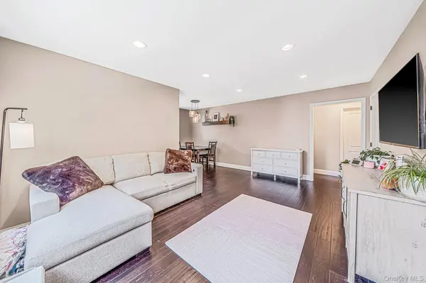 57-23 Marathon Pkwy #1st Fl, Little Neck, NY 11362