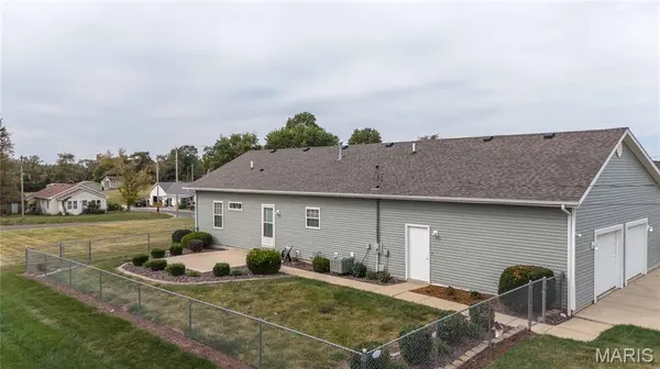 120 N Rock Island AVE, Vandalia, IL 62471