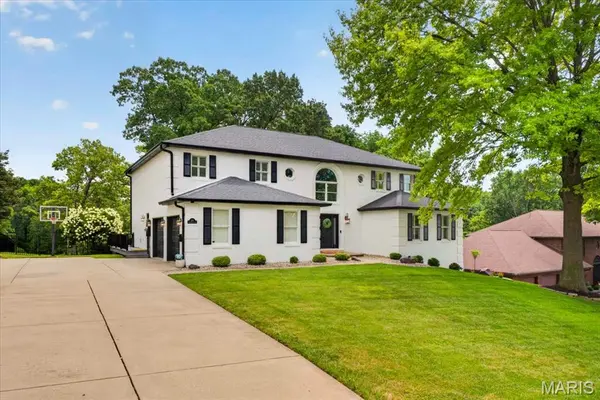 210 S Fairway DR, Belleville, IL 62223
