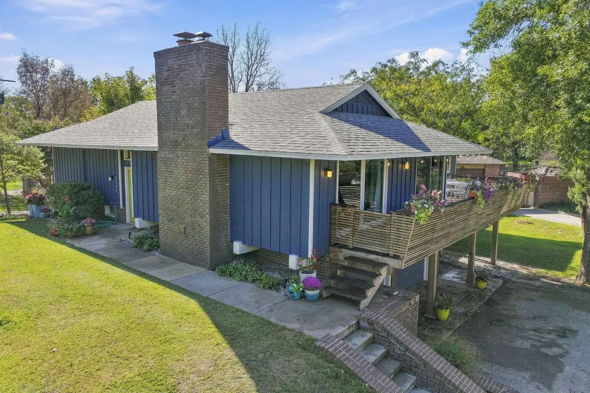 2242 N Redbud Ln, Wichita, KS 67204