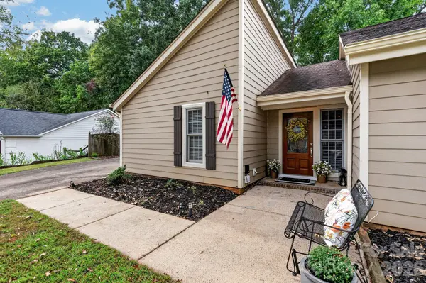 4506 Woods End LN, Charlotte, NC 28277