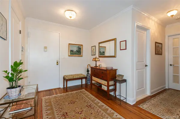 21 Chapel Place Chapel PL #3J, Great Neck, NY 11021