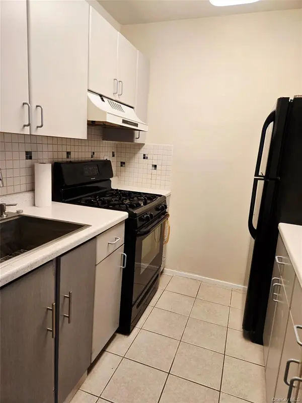 7 Boulder #7, Coram, NY 11727