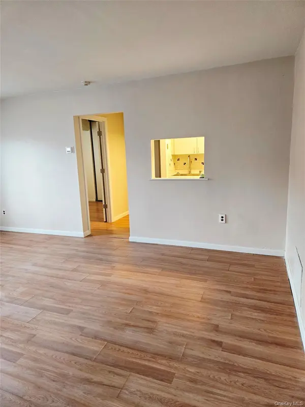 7 Boulder #7, Coram, NY 11727