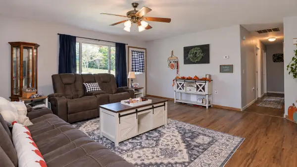 305 Woolsey ST, Mountain View, MO 65548