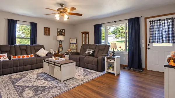 305 Woolsey ST, Mountain View, MO 65548