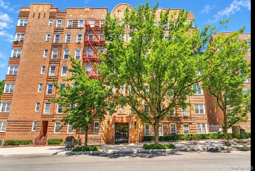 601 Pelham Pkwy #108, Bronx, NY 10467