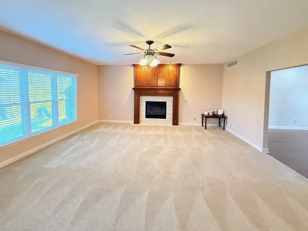 102 E Sapphire LN, Long Grove, IA 52756