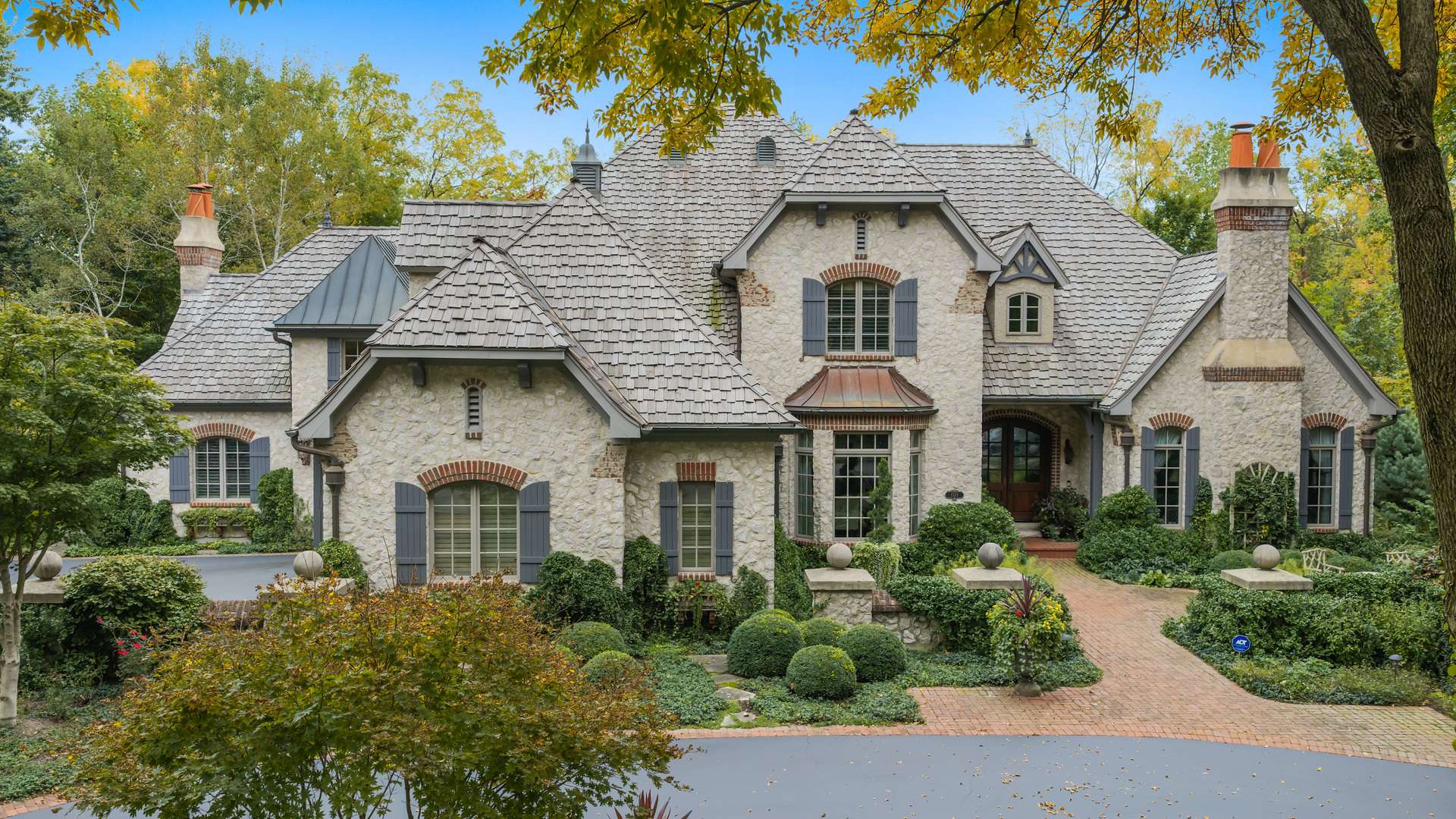 1317 Fox Glen DR, St. Charles, IL 60174