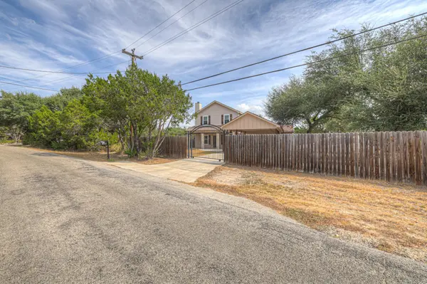 1452 Lakeview DR, Canyon Lake, TX 78133