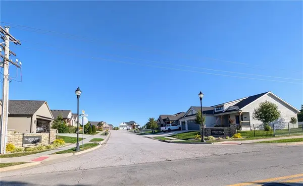 1810 Falcon CT, Kearney, MO 64060