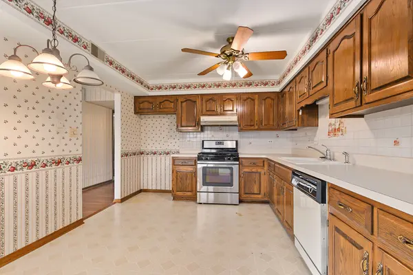7433 Ponderosa CT #2, Orland Park, IL 60462