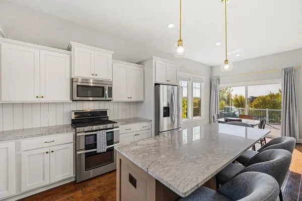 9029 Jade CIR N, Lake Elmo, MN 55042