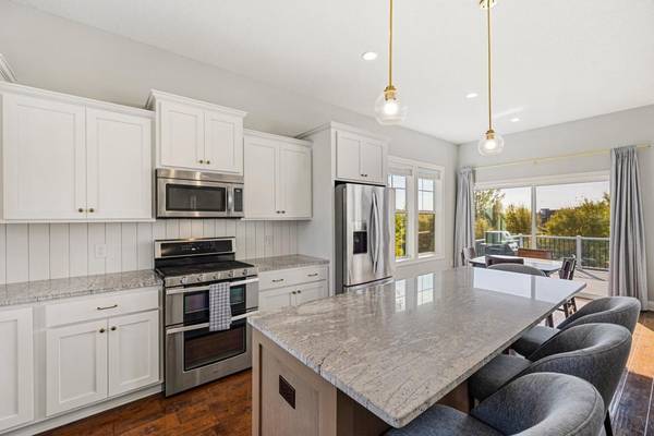 9029 Jade CIR N, Lake Elmo, MN 55042