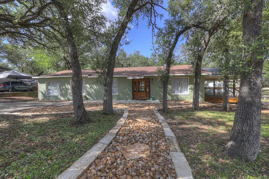 767 VALLEY OAKS DR DR, Canyon Lake, TX 78133