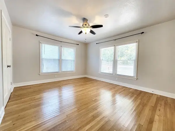 1009 E 38 1/2 ST #B, Austin, TX 78751