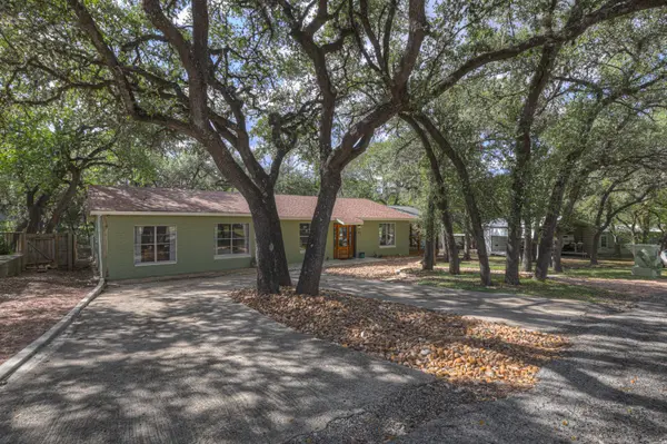 767 VALLEY OAKS DR DR, Canyon Lake, TX 78133