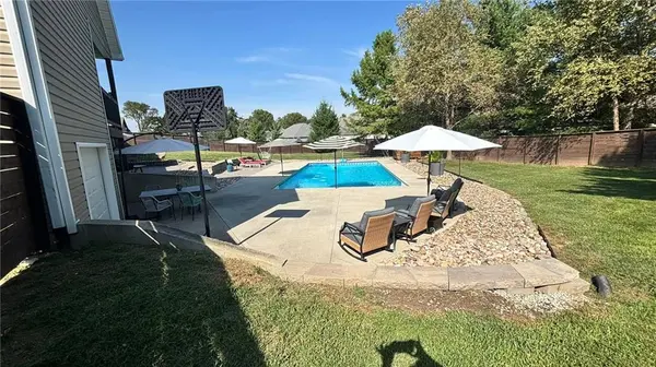 17265 Cortona DR, St Joseph, MO 64505