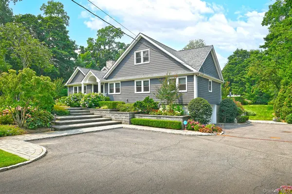 31 Huntington Bay RD, Huntington, NY 11743