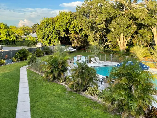 2955 BENEVA RD #203, Sarasota, FL 34232