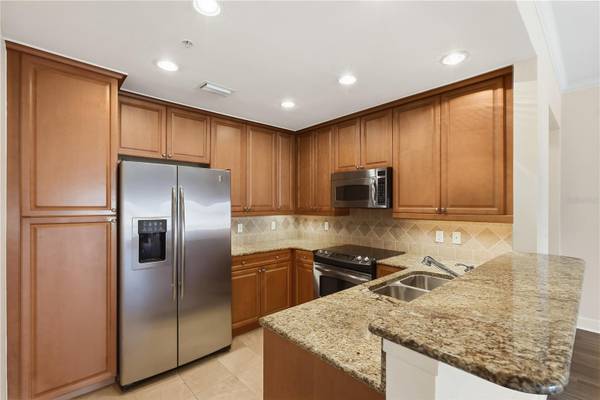 2305 EDGEWATER DR #1211, Orlando, FL 32804
