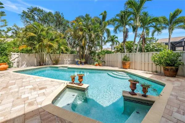 990 SAN CARLOS CT NE, St Petersburg, FL 33702