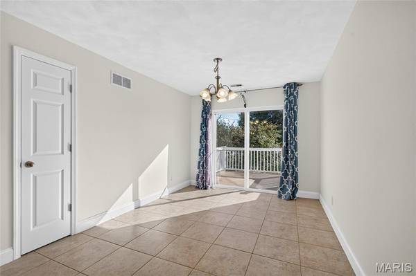1307 Poplar ST #C, Highland, IL 62249