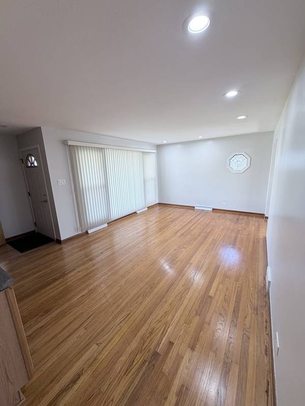 6635 W 87th ST, Oak Lawn, IL 60453