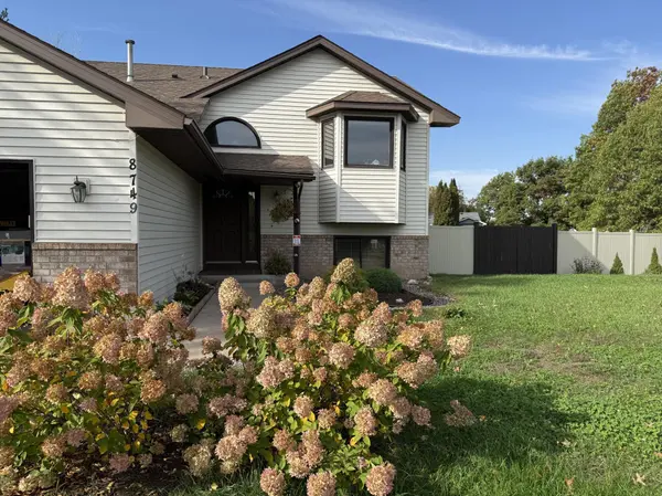 8749 Queens GDNS, Brooklyn Park, MN 55443