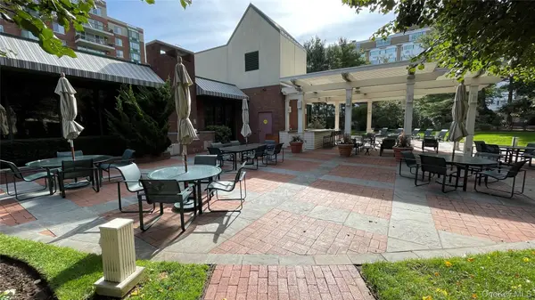 111 Cherry Valley AVE #702 W, Garden City, NY 11530
