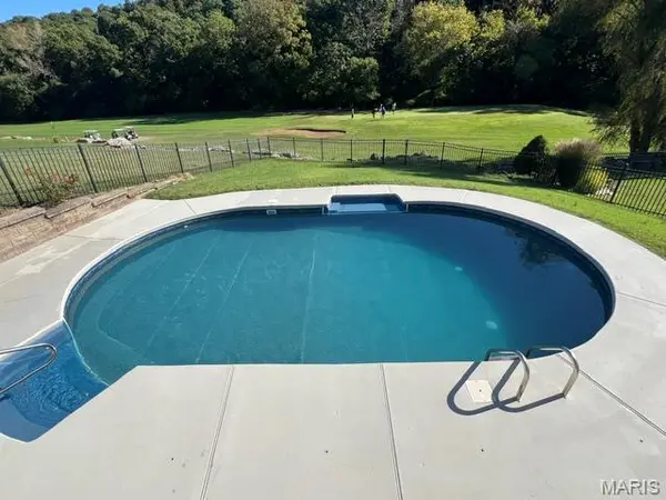 2386 Fairway DR, High Ridge, MO 63049