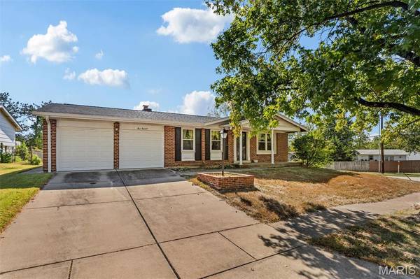 900 Queensbridge RD, Manchester, MO 63021