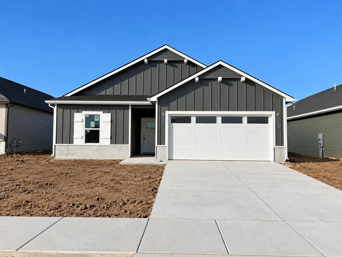 9318 E Hurst St, Wichita, KS 67210