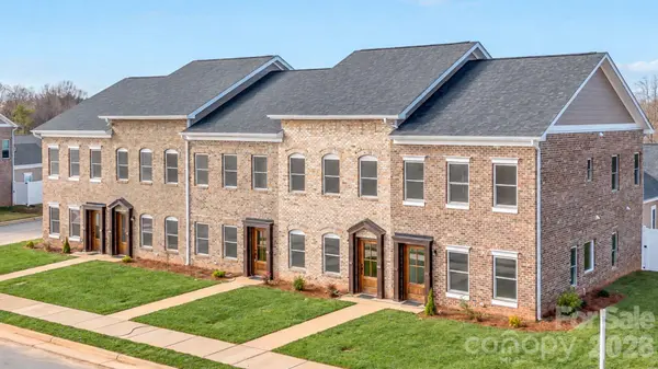 2113 24th Street LN, Hickory, NC 28602