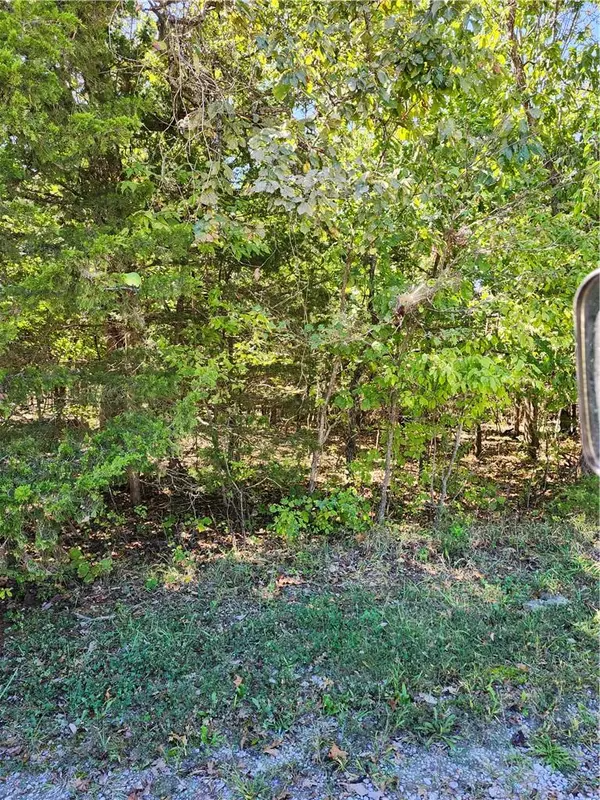 6 W Ridgewood CIR, Linn Valley, KS 66040