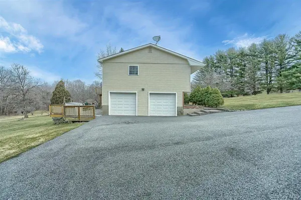 25 Emily LN, Monroe, NY 10950