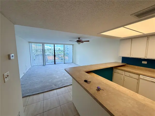 450 TREASURE ISLAND CWY #302, Treasure Island, FL 33706