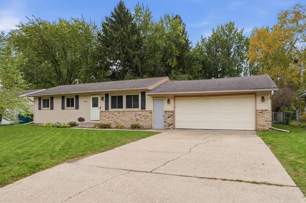 2026 Jade LN, Eagan, MN 55122