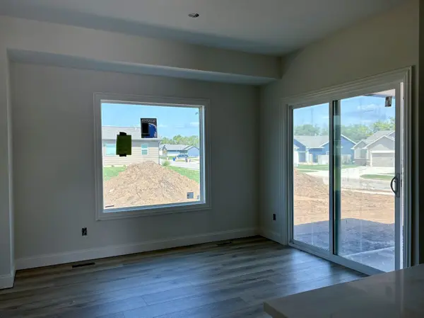 224 E Hanscom St, Derby, KS 67037